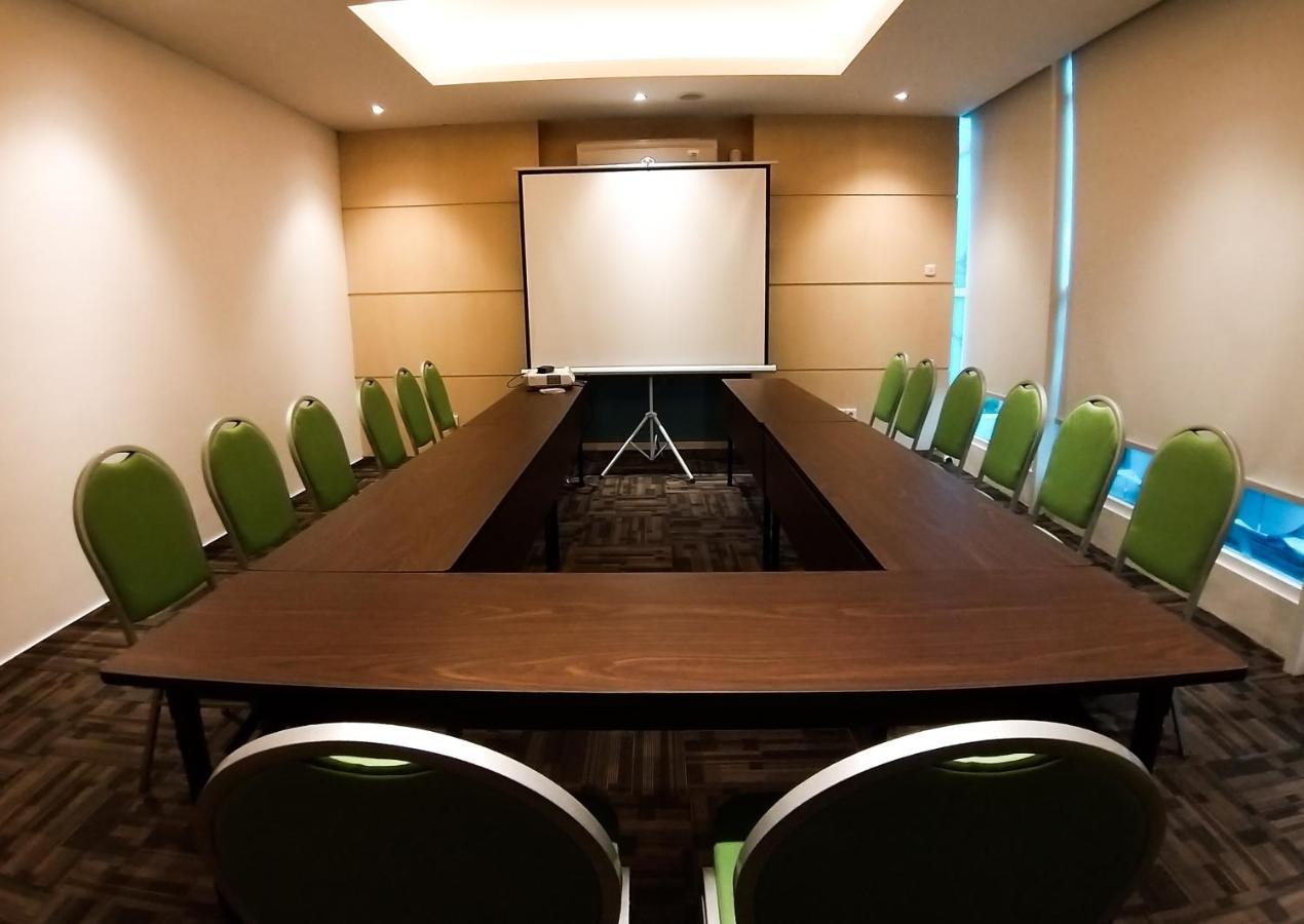 Zest Parang Raja Solo By Swiss-Belhotel International Bonorejo Ngoại thất bức ảnh